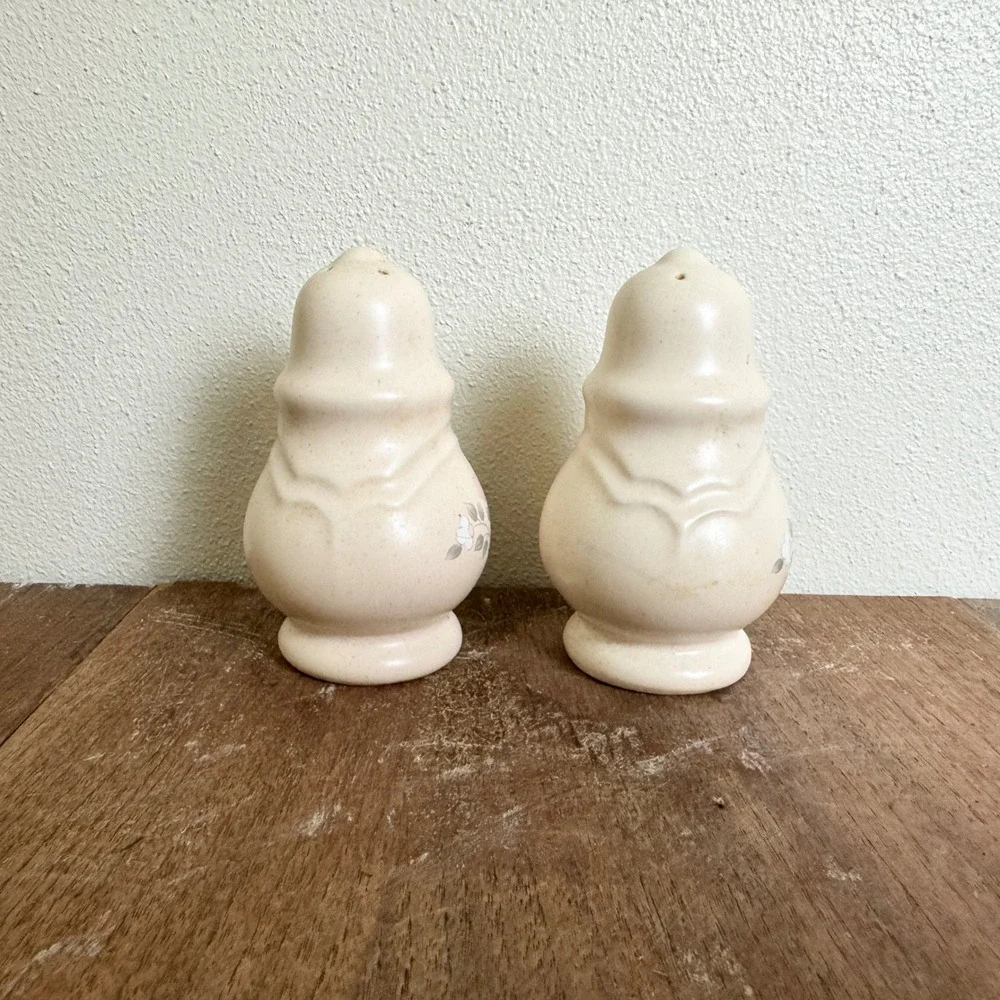 Pfaltzgraff Remembrance VINTAGE Stoneware Cream Pink Floral Salt & Pepper Shaker